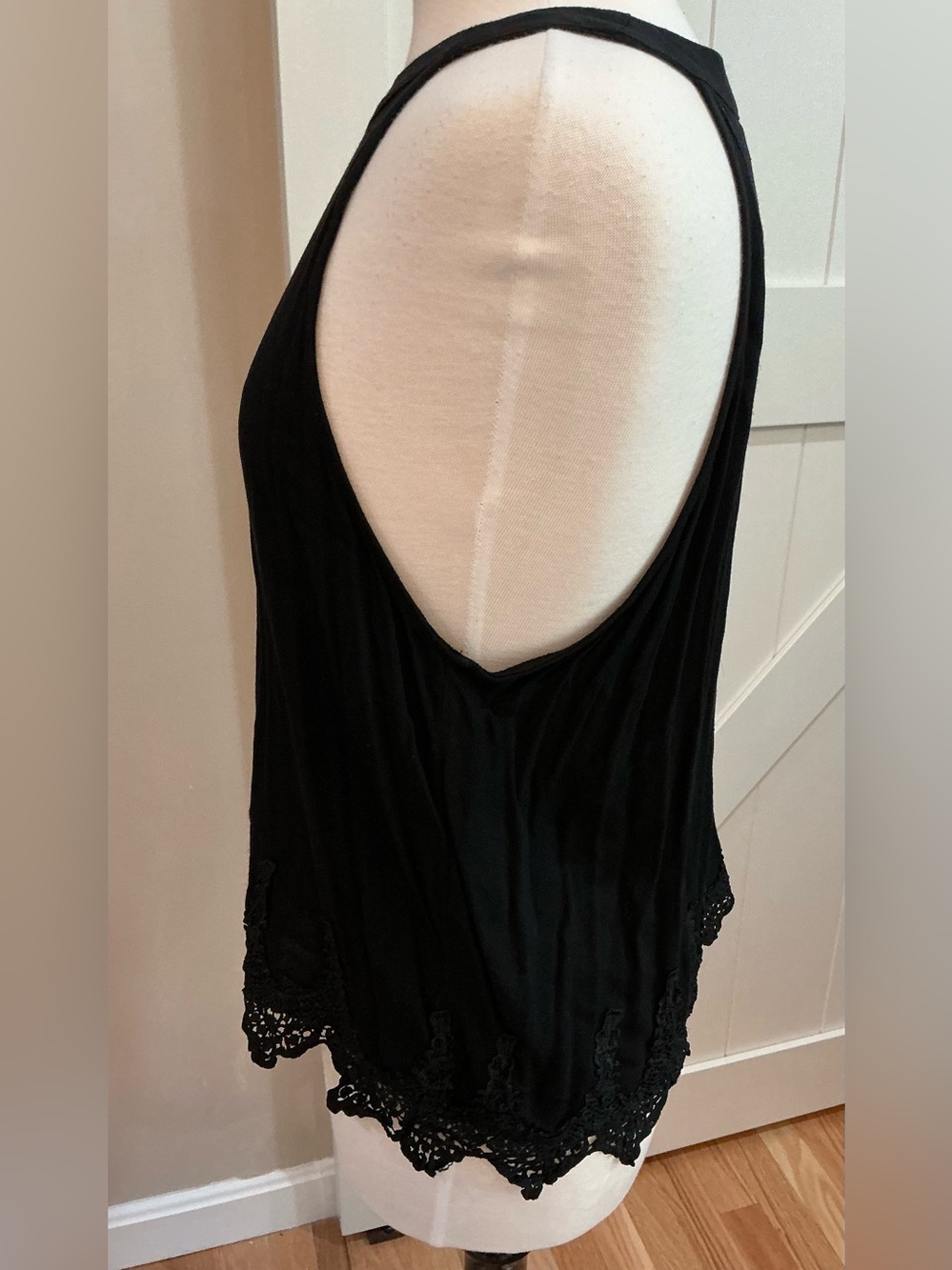 Elodie Black Halter-Neck Top with Lace-Trim Hem DP - Picture 3 of 7